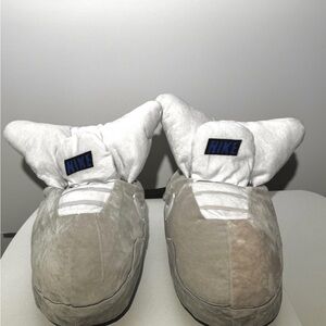 Plush Gray & White Slippers – New & Cozy for kids